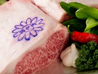 お勧め神戸牛！兵庫県の気候・水で安全に育てられ、肉質が良く味に深みのある赤身、脂質の口溶けの良さをぜひ！