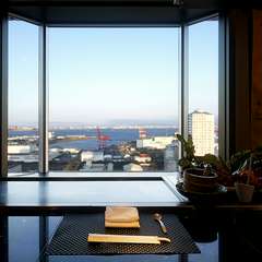 クリスマスだから、たまには贅沢ランチを！乾杯用グラスシャンパン付きなので記念日ランチにもぴったり！