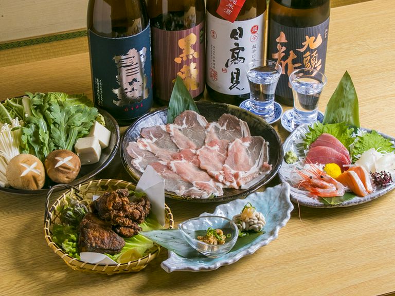 バラエティに富んだ『酒蔵コース』を囲んで楽しい女子会