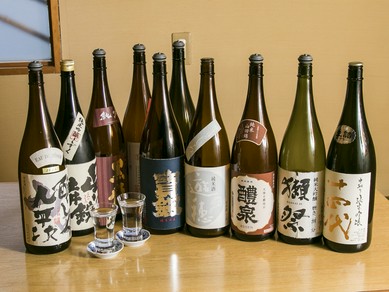料理に合わせて楽しめる店主厳選の日本酒が充実の品揃え
