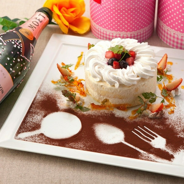 《NEW OPEN》お誕生日・記念日に最適！特製ホールケーキを贈呈