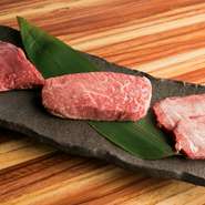 焼けすぎずレアな触感を楽しめる、近年人気のかたまり肉です。厚みがあることで、肉汁と旨みを逃がしません。