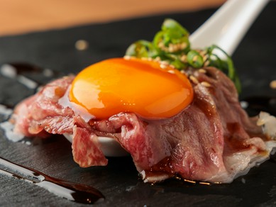 二人の距離も短く感じられる、楽しい焼肉デートを満喫