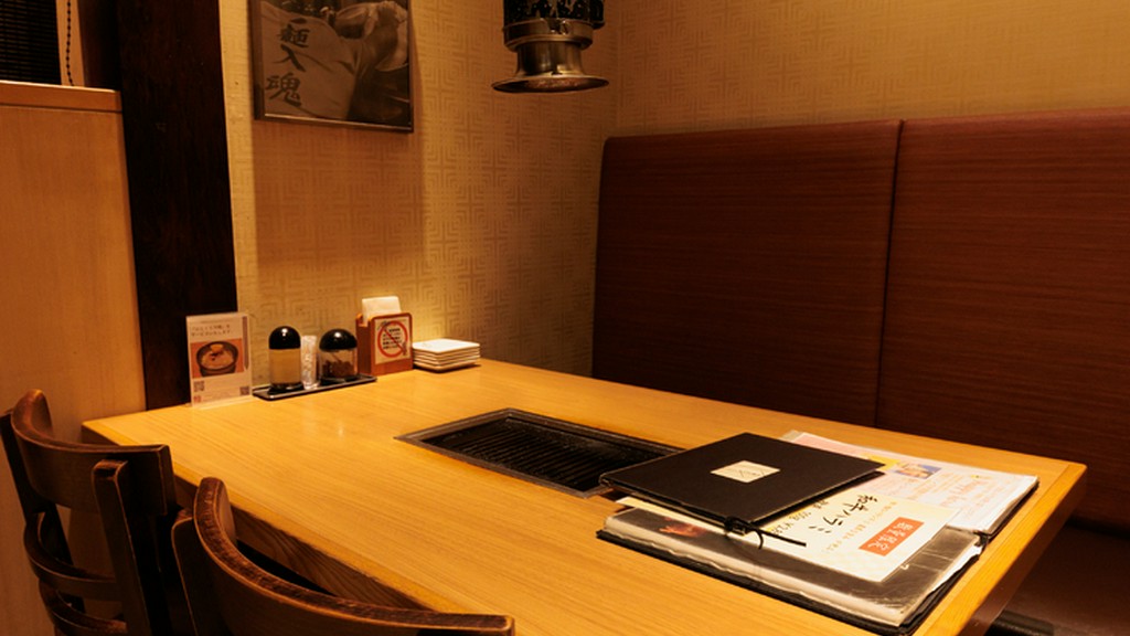 席を囲むようにつくられたボックスシートは、家族連れに最適