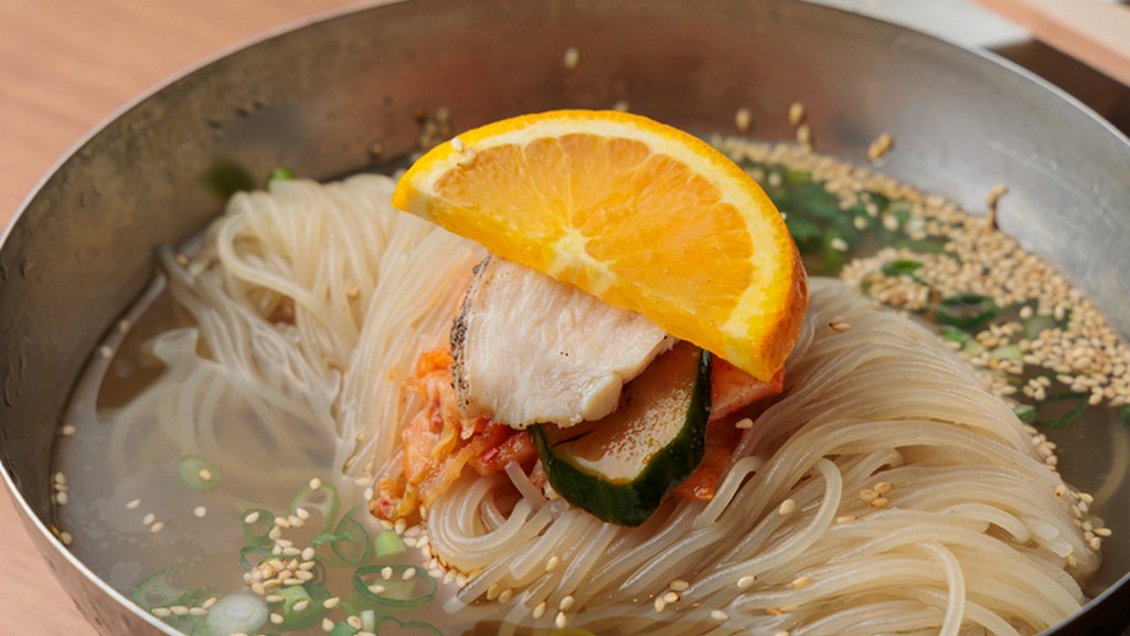 自家製麺とスープとキムチ、三位一体の美味しさ 『手打ち冷麺』