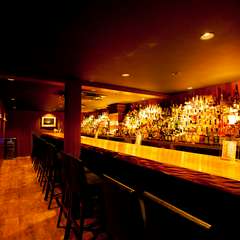 シックで落ち着いた大人の空間、ラグジュアリーなひと時を