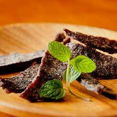 セミドライで柔らかい仕上がりの『自家製黒毛和牛の一夜干し』