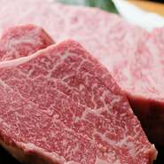 取引のある牧場から入荷した選りすぐりの神戸牛を味わえるコースです。上質なこの食材は、まさに絶品。他にもシーフードやロブスターが付いたコースも用意されています。