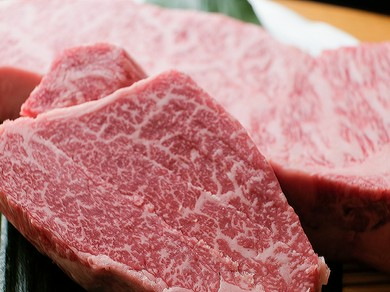 極上の旨味を心ゆくまで食せる『特選神戸牛ステーキコース』