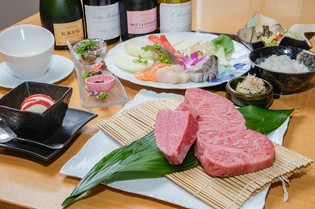 肉の旨みをこころゆくまで『特選神戸牛ステーキコース』