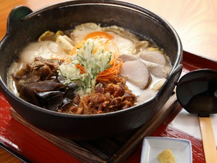 創業当時のメニューで、そのままの味を再現したうどん