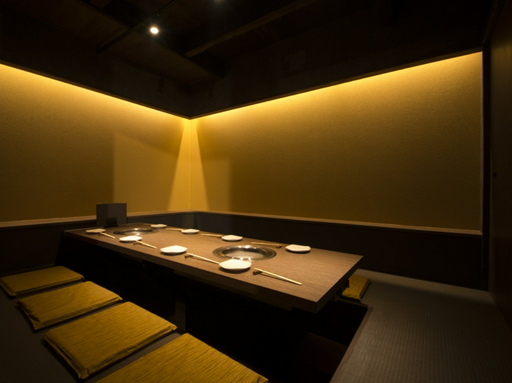 落ち着いた座敷席は大切な人々との会食のおすすめ！