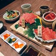 ・A5黒毛和牛カルビ(60g)
・A5黒毛和牛壺漬け肉(60g)
　　(希少部位の切り落し）
・牛タン塩(4枚)
・キムチ3種盛り合わせ
・サラダ
・わかめスープ
・ご飯
・コーヒー