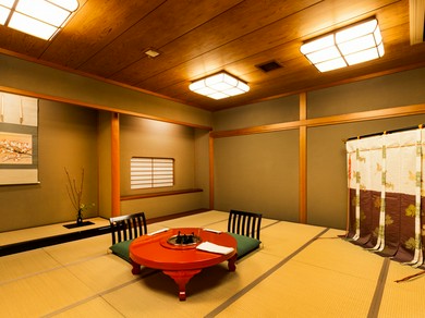 落ち着いた和の風情が漂う約40部屋の個室