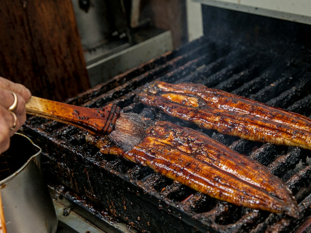 脂がのり、味にこだわった国産ウナギを秘伝のタレで