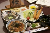 う巻、海老フライ、もずく、肝吸、漬物付　※せっかくだからこれ！なんと！川うめ丼に、人気の数々がついてこの価格です！