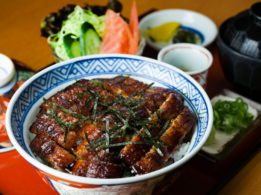 蒲焼きをさっぱりと味わえるオリジナルメニューの『川うめ丼』