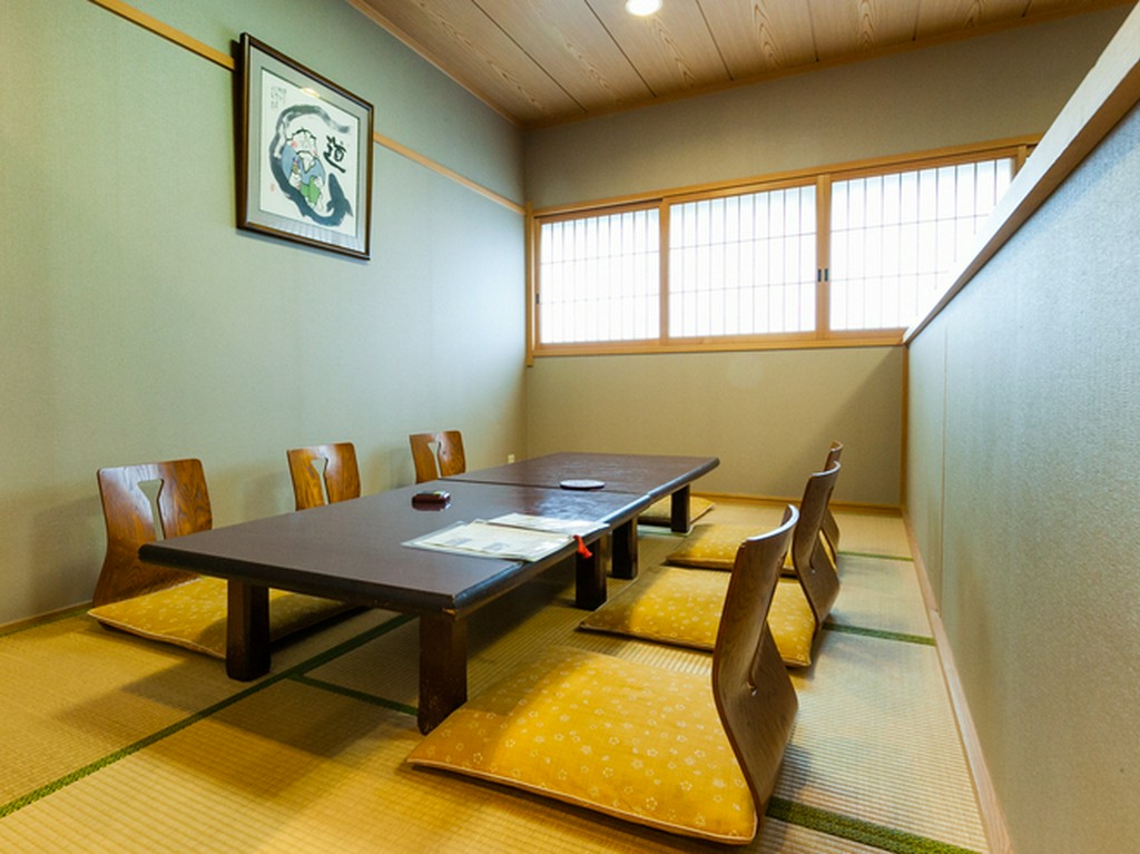 大人数でもリラックスして寛げる座敷席