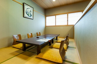 大人数でもリラックスして寛げる座敷席