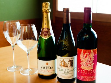 魚料理や和食との相性を考慮した約20種のワインをオンリスト