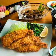 夏のアワビ、9月中旬から4月にかけての伊勢エビのほかにも、イシダイやスズキ、ヒラメ、ブリなどさまざまな地の魚介類が登場。特に春に水揚げされるサワラの美味しさは、料理長も太鼓判を押します。