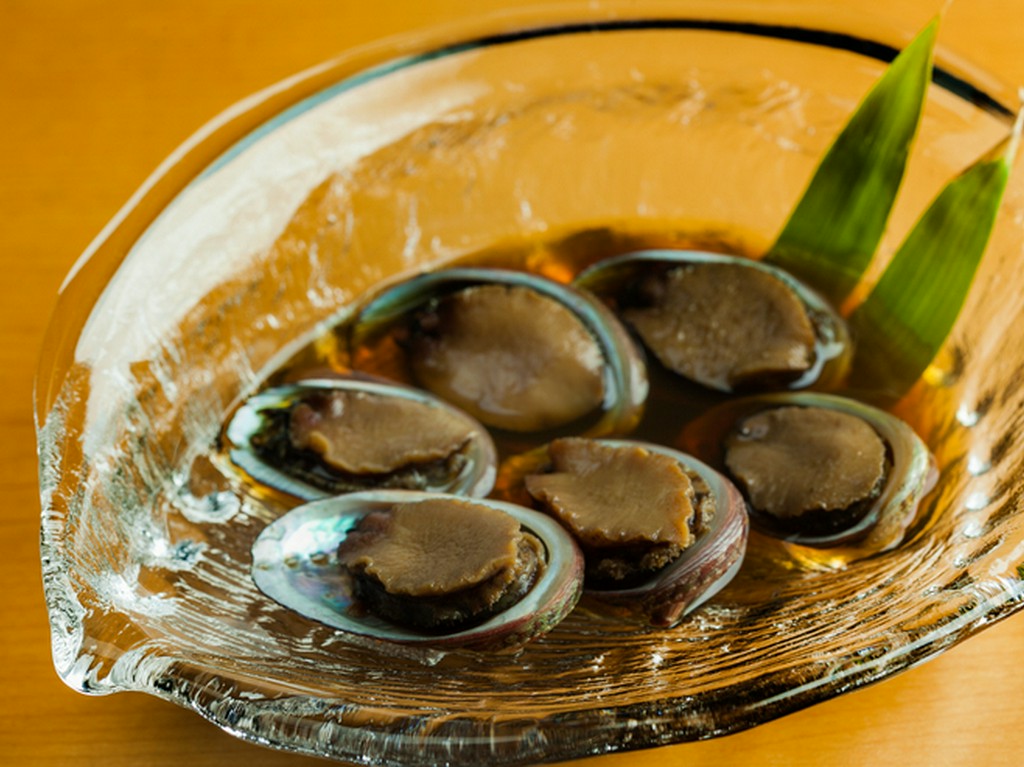 柔らかく炊いてじっくりと味を含ませた『とこぶし含め煮』