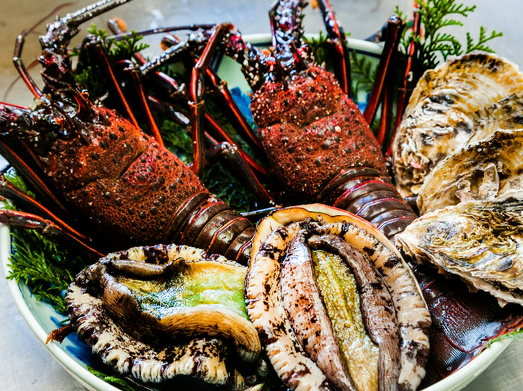 伊勢エビ、アワビ、カキ…。伊勢湾の海の恵みが揃い踏み