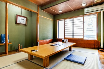 座敷席もあるので、子連れでも気兼ねなく楽しめる