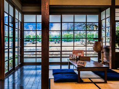 畳の温もりが素足に伝わり、心解きほぐすひと時