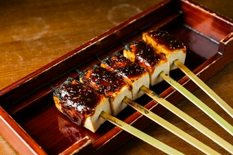 炭火でじっくりと焼き上げたとうふや自慢の『田楽』