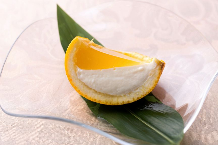 コースの最後を彩るスイーツでも旬を重んじる姿勢と独創性を表現