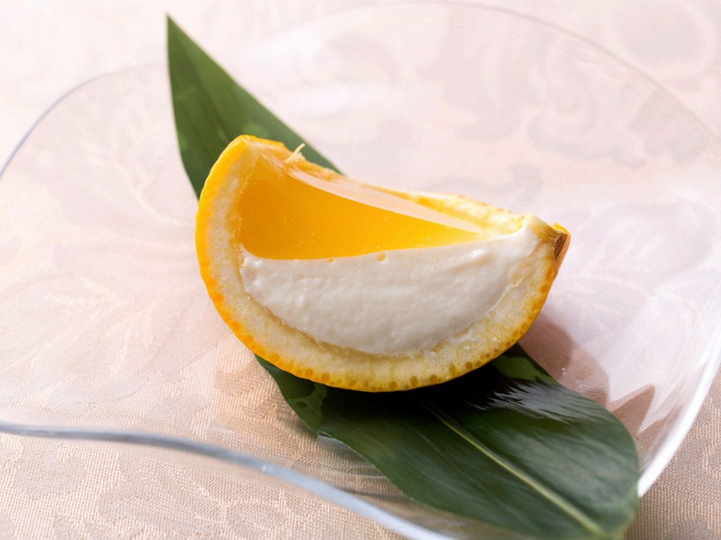 コースの最後を彩るスイーツでも旬を重んじる姿勢と独創性を表現