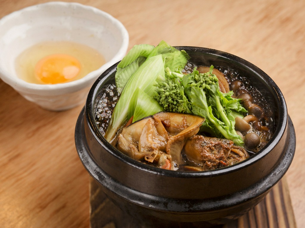 溶き卵をたっぷりと絡めていただく『肝のすき焼き』