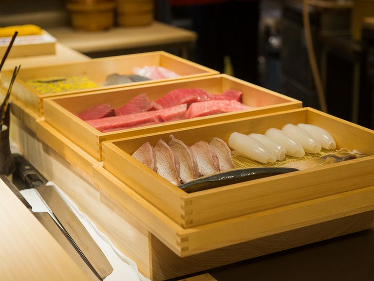 季節感豊かな食材と江戸前の仕事が、美しく粋な一貫を演出