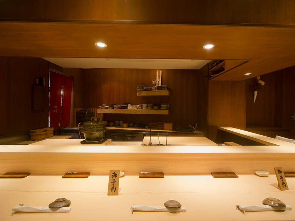 静かな空間で、思い出に残る二人だけの素敵な時間を