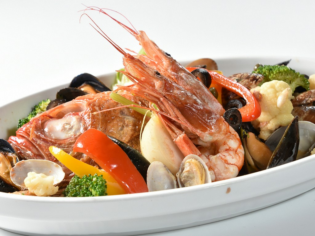 本日の鮮魚のアクアパッツァ