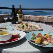 ・彩り鮮やかな前菜の盛り合わせ
・本日のスープ
・パスタもしくはピッツァ
・ドルチェ
相模湾一望の絶景テラスで是非アマルフィイランチをお楽しみください。