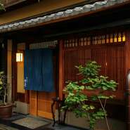 たとえば、京都を訪れたことのない方にも、胸の中に京都のイメージはあると思います。そういう方がご来店いただいた際に、京都らしさを味わって満足してもらえるように日々努めています。