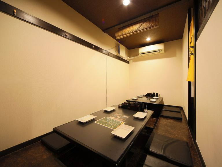 掘りごたつでリラックスできる個室は、10名まで利用可能