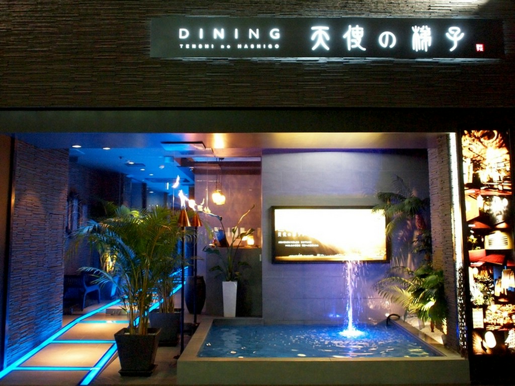 リゾートを彷彿とさせる、非日常的な雰囲気のオシャレな店内