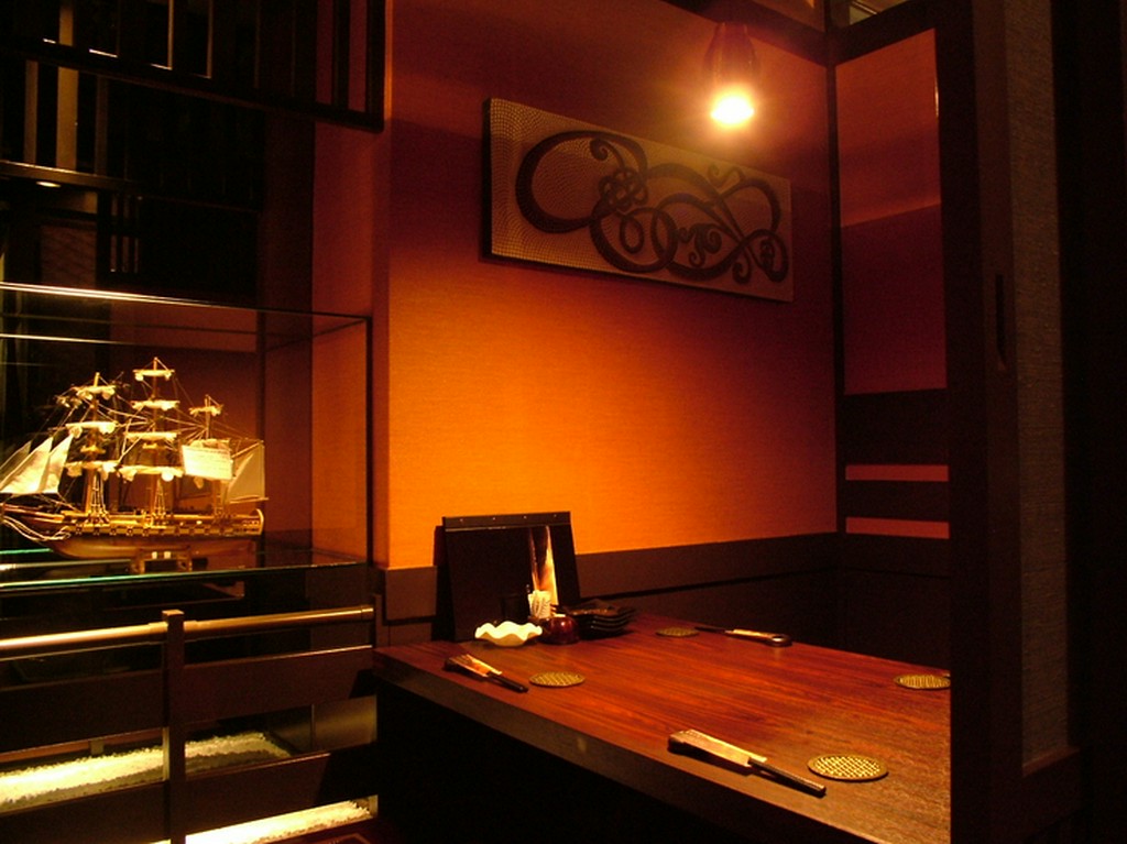 人数や用途に応じて幅広く対応可能な、リゾート感あふれる個室