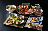 完全予約制
厳選した黒毛和牛の人気部位、海鮮、旬の野菜など焼肉のまったく新しいスタイルをお楽しみいただけるベーシックなコースです。