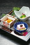 完全予約制
吟味を重ねた黒毛和牛の厳選部位の美味しさをあますことなくご提供。季節折々の高級食材を素材にして、当店料理長が腕によりをかけた渾身の創作料理もひときわ光る、春日那最高級コースとなります。