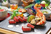 完全予約制
大分が誇る「おおいた和牛」の特選部位やシャトーブリアンをご堪能いただける「ステーキと創作料理」のコース。シェフが焼き上げてお届けいたします。黒毛和牛肉のそれぞれの妙味をお楽しみください。