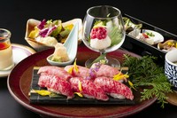 ■炙り寿司二種〈和牛大トロにぎり・和牛にぎり〉■前菜■サラダ
■わかめスープ■デザート■コーヒー