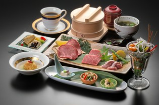 コースの最初を華やかに飾る『前菜』