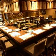 店内は30名から貸し切りも可能。35人まで入ることができるので、同窓会や宴会、打ち上げなどの企画にも力になります。福岡にいるからこその美味に、みんなで舌鼓を打つ楽しいひと時をどうぞ。