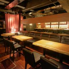 ソファータイプのベンチシートでゆったりと