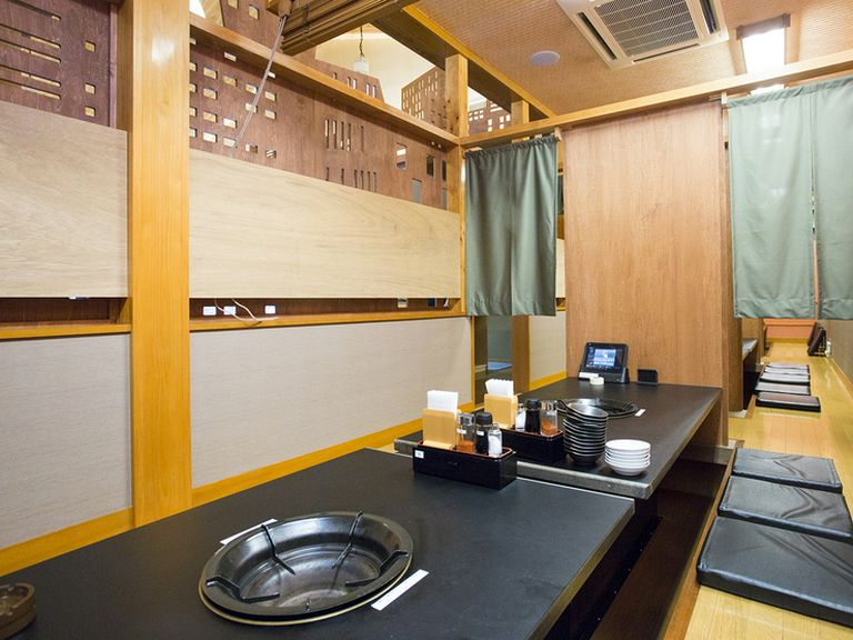 40名が一緒に座れる部屋があり、飲み放題もあるので宴会に最適