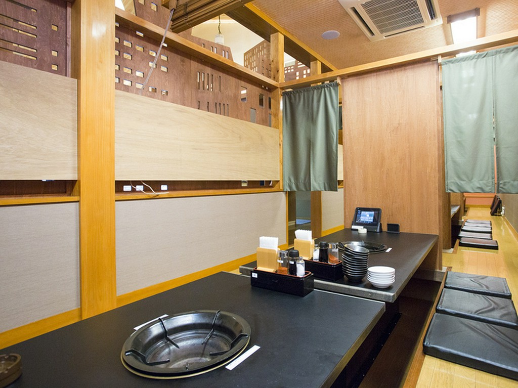 40名が一緒に座れる部屋があり、飲み放題もあるので宴会に最適